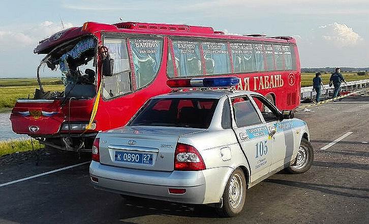 Крупное ДТП произошло в 15:00 (8:00 мск) на 125-м км автодороги Хабаровск—Комсомольск-на-Амуре около озера Гасси: столкнулись два рейсовых автобуса маршрутов 301 и 304