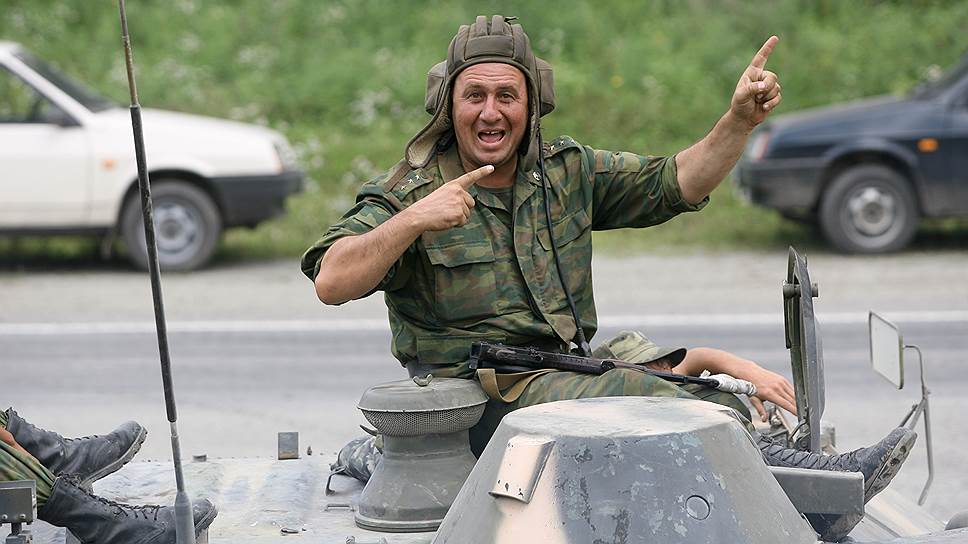 Военнослужащий на танке
