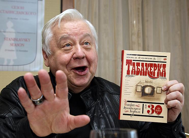 «Сегодня нет героев. Это нормально. Что-то я не шибко помню, чтобы французская революция рождала обилие героев. Все больше тартюфы или какие-либо такие пакостники, дурачки, вроде Журдена. Сейчас наши главные киногерои — это "менты" и подросшие Гарри Поттеры из "Ночного дозора". Моими героями были Соколов из "Судьбы человека", да даже мой мальчишка из "Шумного дня", но как-то все они удивительно далеки находились от юридической сферы и, уж тем более, от охраны общественного порядка. Для меня герои — настоящие, не киношные — просто русские интеллигенты: Лихачев, Солженицын» 
