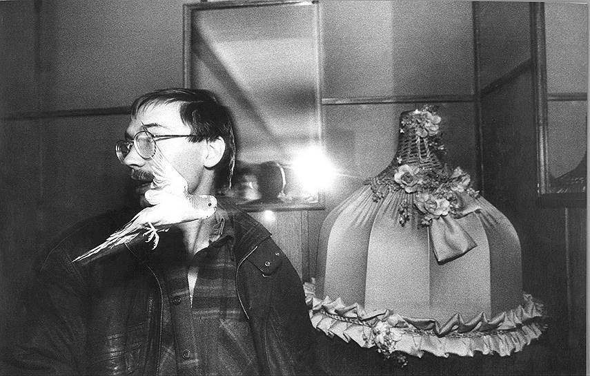 Бросив учебу, Стерлигов занялся бизнесом: в 1990-м году вместе со своим братом Дмитрием он основал первую в стране товарно-сырьевую биржу «Алиса», названную в честь любимой кавказской овчарки. В первый же день работы биржи стал миллионером, так как у «Алисы» на тот момент практически не было конкурентов. Через год Стерлигов организовал Российский клуб молодых миллионеров, в состав которого, кроме него самого, вошел его брат