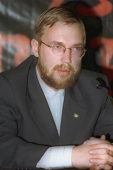 В 2002 году Герман Стерлигов выдвинул свою кандидатуру на пост губернатора Красноярского края и занял в первом туре одиннадцатое место с 0,1%. На выборы он пошел в качестве главы вымышленной «гробовой конторы братьев Стерлиговых», которая прославилась своими слоганами: «Куда ты скачешь, колобок? — Спешу купить себе гробок!» или «Вы поместитесь в наши гробики без диеты и аэробики»