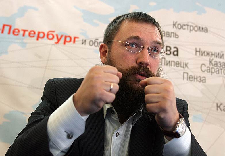 13 декабря 2010 года российский предприниматель опубликовал открытое письмо президенту и премьеру России, в котором предложил продать территорию страны от Урала до Сахалина иностранным государствам ради ее спасения. Позже 5 марта 2013 года он снова озвучил этот план в своем блоге, дополнив его предложением объединения с Украиной и Белоруссией