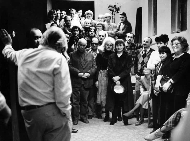 23 апреля 1964 года спектаклем «Добрый человек из Сезуана» открылся Театр на Таганке, Юрий Любимов стал его художественным руководителем. За время работы в театре режиссер поставил свыше 50 спектаклей, в которых играли Владимир Высоцкий, Валерий Золотухин и многие другие известные актеры 