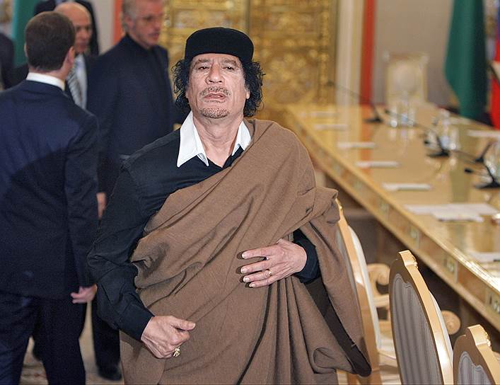 «Четыре месяца, четыре месяца! — вы бомбите нашу страну, и все боятся даже сказать слова осуждения. Будь еще в мире Россия, настоящая Россия, единая и великая Россия, защищавшая слабых, вы не посмели бы. Но ее нет, ее нет, и вы торжествуете. Но вы забыли одно: жизнь умеет разворачиваться, и многое может случиться в будущем»