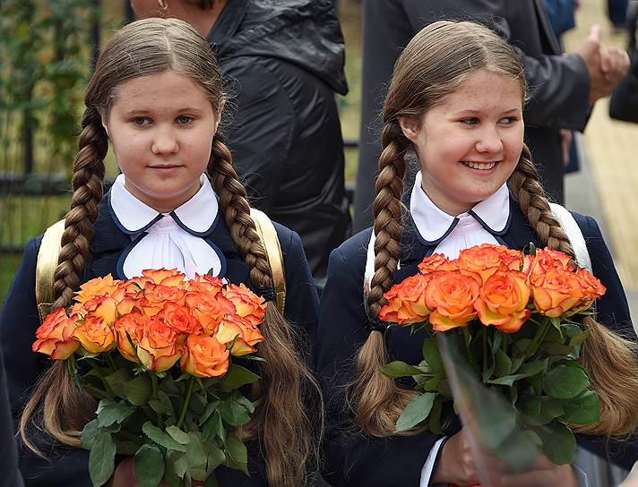 2015 год. Праздничная линейка, посвященная началу учебного года, в школе №830 