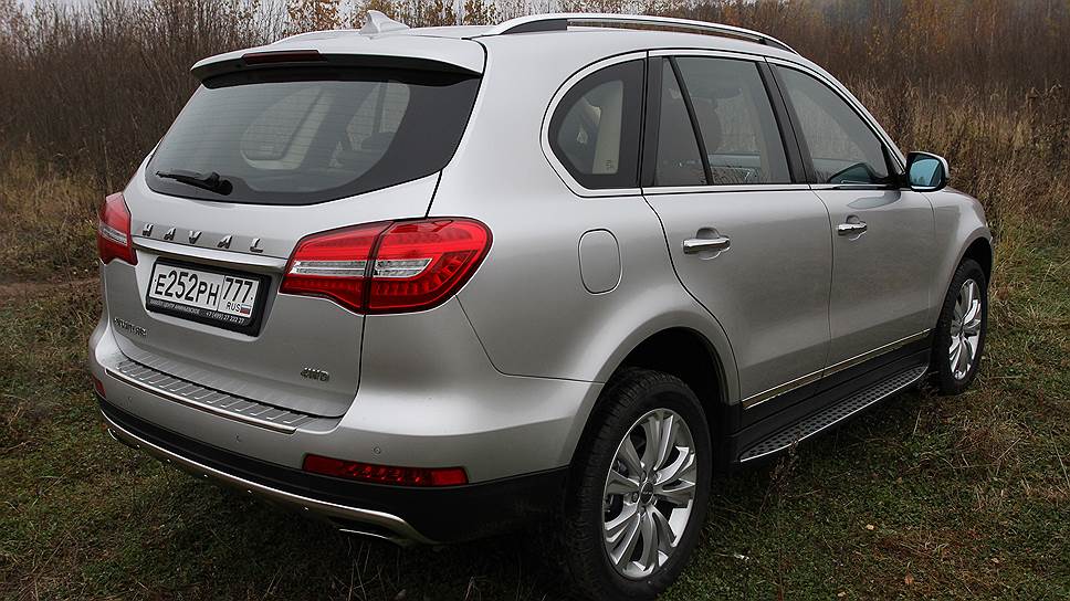 Формой задних фонарей Н8 слегка напоминает Porsche Cayenne 