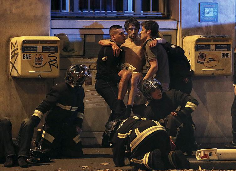 89 человек были убиты террористами в концертном зале Bataclan, десятки получили ранения разной степени тяжести 