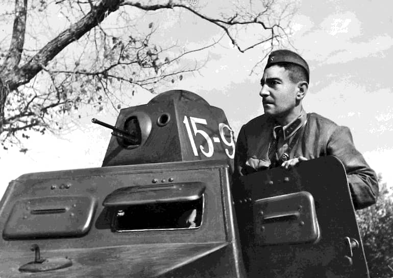 Из протокола заседания Сталинградского городского комитета обороны, 1942 год: «Лиц, занимающихся мародерством и грабежами, расстреливать на месте преступления без суда и следствия. Всех злостных нарушителей общественного порядка и безопасности в городе предавать суду военного трибунала» 25 августа 1942 года в городе было введено осадное положение и особый порядок. Его нарушение каралось строго, вплоть до расстрела 
