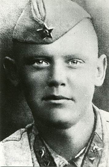 В 1942 году будущего режиссера призвали в армию, и первое время он проходил службу в Монголии. Когда в часть приехал военком для набора пополнения в действующую армию, на вопрос офицера: «Кто в артиллерию?» — Гайдай ответил: «Я!». Так же он отвечал на другие вопросы: «Кто в кавалерию?», «Во флот?», «В разведку?», чем вызвал недовольство начальника. Позже подобный эпизод появился в фильме «Операция "Ы" и другие приключения Шурика». В 1943 году Гайдай получил тяжелое ранение в результате взрыва мины и был направлен в тыл