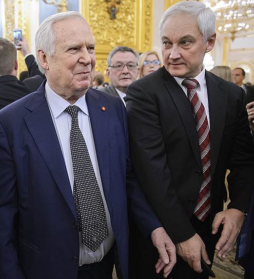 Представитель в Совете Федерации России от администрации Белгородской области Николай Рыжков (слева) и помощник президента России Андрей Белоусов