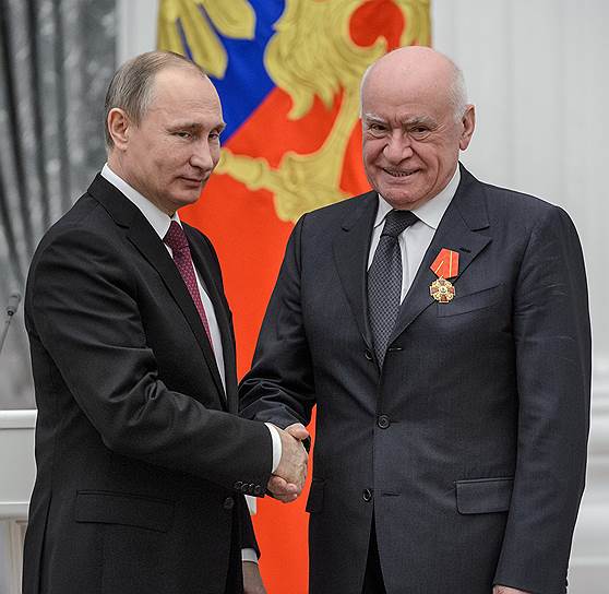 Владимир Путин и директор Научно-исследовательского центра сердечно-сосудистой хирургии имени А. Н. Бакулева Лео Бокерия