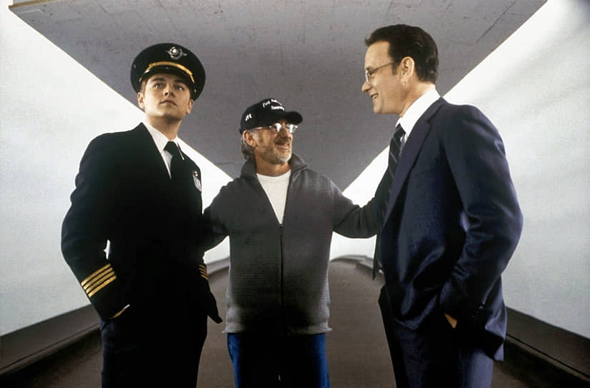25 декабря 2002 года состоялась премьера фильма «Поймай меня, если сможешь» с Леонардо ди Каприо и Томом Хэнксом в главных ролях. Картина, основанная на реальных событиях начала 1960-х годов, повествует о жизни одного из самых известных американских мошенников — Фрэнка Эбегнейла. Настоящий Эбегнейл работал консультантом у Спилберга и даже снялся в эпизодической роли