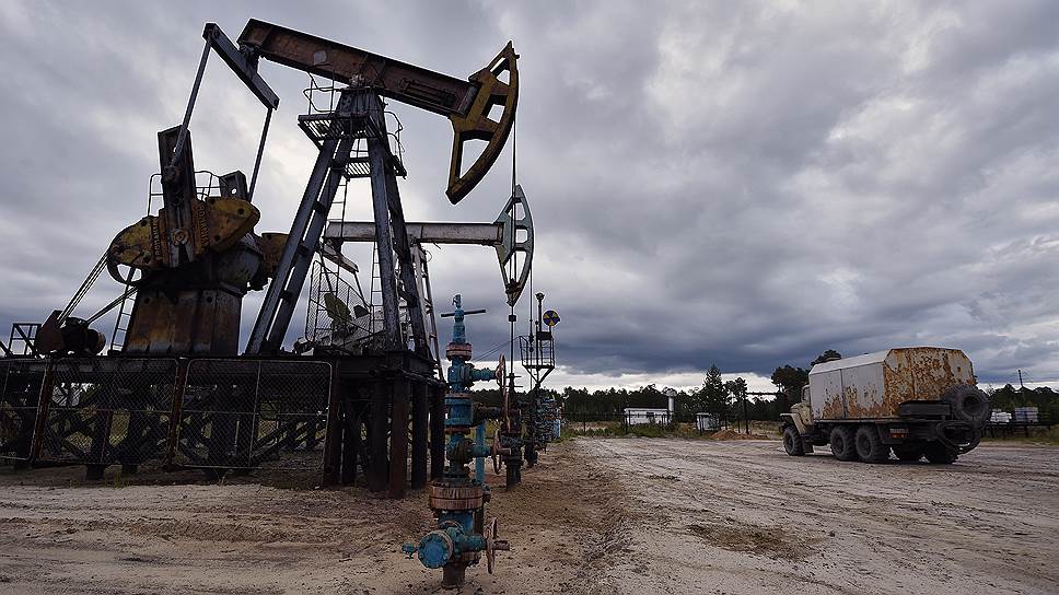 Цена на нефть упала к минимумам 2004 года 