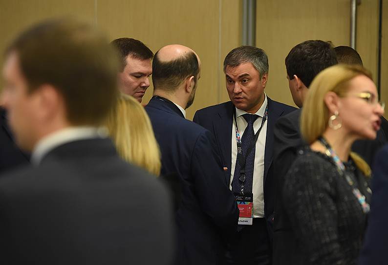 По мнению первого заместителя главы администрации президента РФ Вячеслава Володина, интернет-грамотность в России надо стимулировать путем развития удобных сервисов 