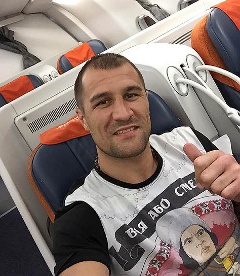 В феврале 2016 года российский чемпион мира по боксу в полутяжелом весе Сергей Ковалев по дороге из Нью-Йорка домой в Челябинск опубликовал в своем аккаунте в Instagram фотографию, где на нем надета футболка с изображением Нестора Махно и надписью «Воля або смерть»