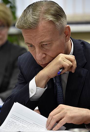 В июле 2013 года с разницей в несколько дней получили выговоры замминистра экономического развития и торговли Павел Королев (на фото) и первый замминистра природных ресурсов Николай Попов. Первый был наказан за ненадлежащую организацию работы по повышению эффективности управления земельными ресурсами, второй — за ненадлежащий контроль за прохождением внесенных в парламент правительственных поправок в Водный и Градостроительный кодексы