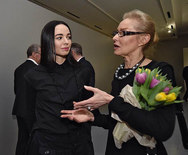 Балерина Диана Вишнева и директор МАММ Ольга Свиблова (справа) на вернисаже выставки Хироси Сугимото «Прошлое и настоящее в трех частях» 