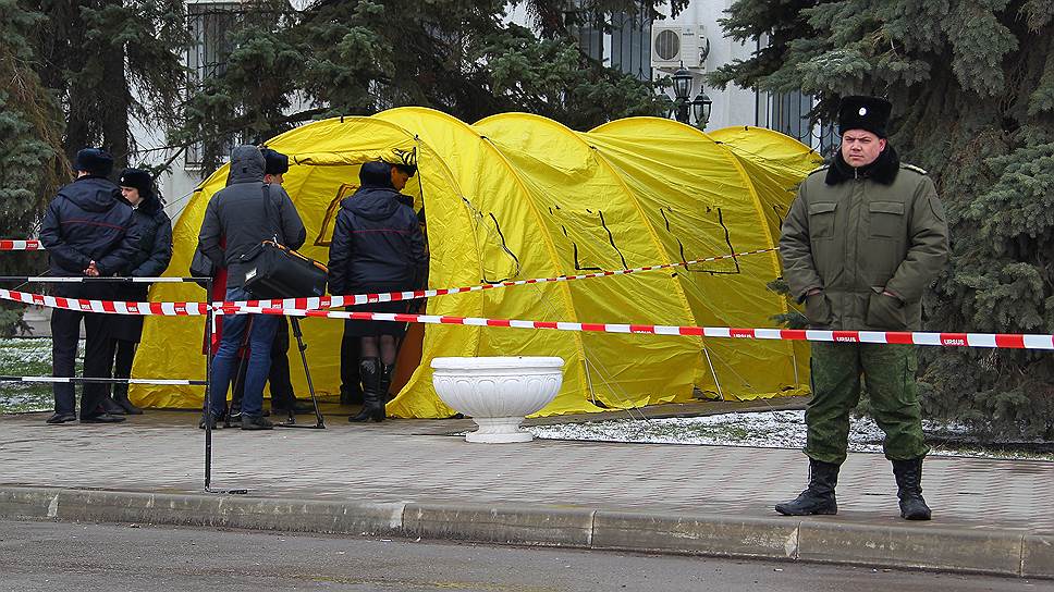 Палатка для досмотра журналистов 