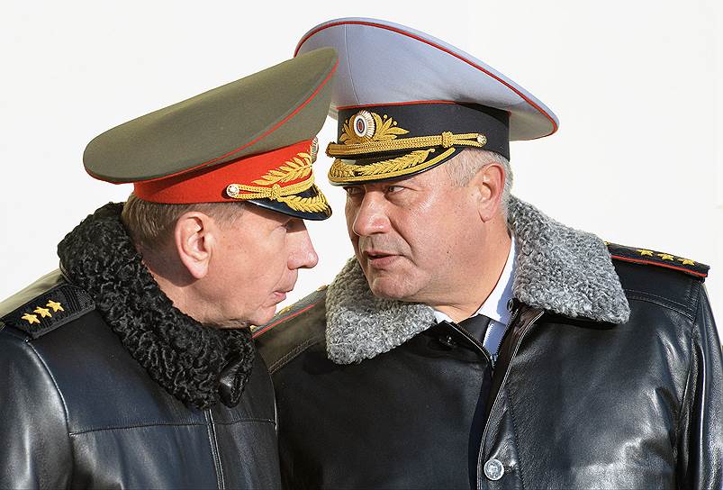 Виктор Золотов (слева) уходит из подчинения Владимира Колокольцева, но продолжит работать с ним рука об руку 