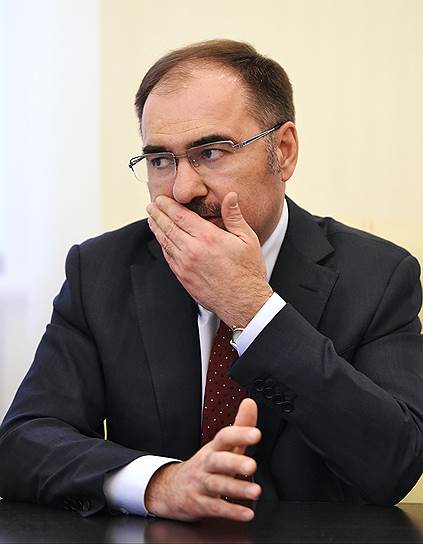 Мы считаем, что надо сохранять уровень индексации пенсий по инфляции, увеличивать объем пенсионных прав у самозанятого населения за счет постепенного повышения ставки их страховых взносов 