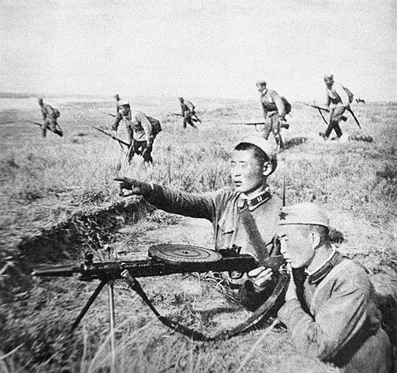 11 мая 1939 года шестая японская армия вторглась на территорию Монголии, с которой у СССР был заключен договор о взаимопомощи. Уничтожив пограничный отряд в районе Номон-Хан-Бурд-Обо, японцы вышли на восточный берег реки Халхин-Гол 
