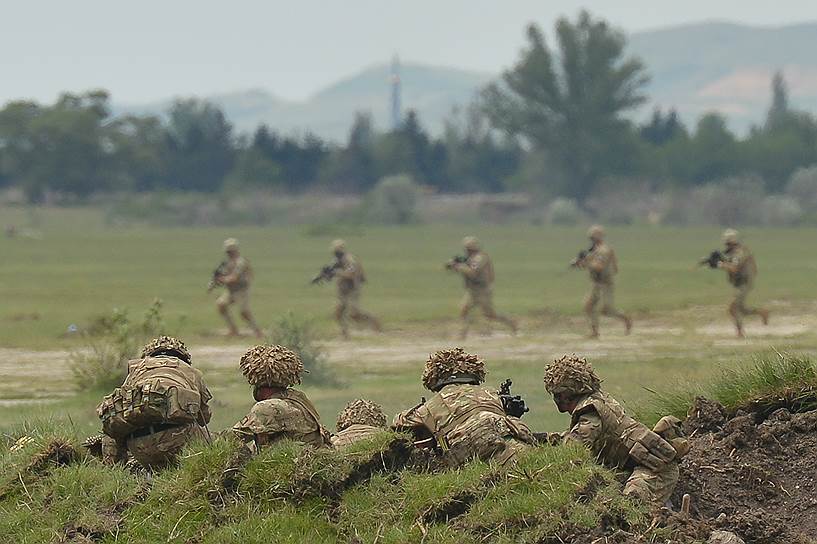 Грузинские военнослужащие во время учений