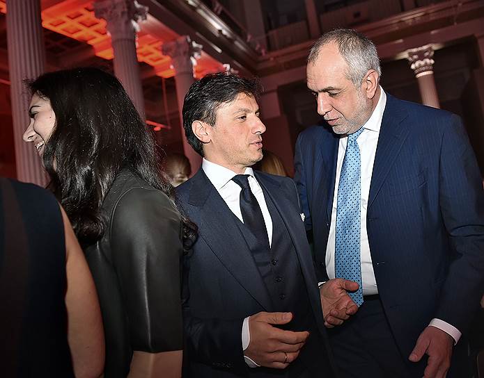 Президент Unident Тамаз Манашеров с супругой Иветтой и гендиректор ГЦСИ Михаил Миндлин (справа) на церемонии вручения премии "Инновация" в ГМИИ им. Пушкина 