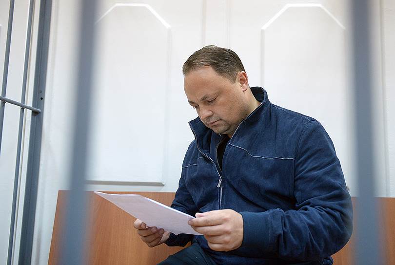 1 июня. После обысков, проведенных в здании администрации Владивостока, глава города Игорь Пушкарев был задержан сотрудниками ФСБ и СКР. Ему вменяются злоупотребление должностными полномочиями и коммерческий подкуп
