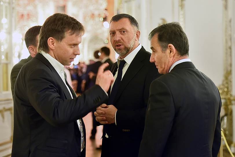 Президент компании "Русал" Олег Дерипаска (в центре) на приеме Сбербанка и Валерия Гергиева в Екатерининском дворце Царского Села 