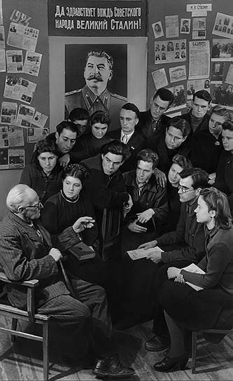«Сталин полагал, что он может теперь сам вершить все дела, а остальные нужны ему как статисты, всех других он держал в таком положении, что они должны были только слушать и восхвалять его» 