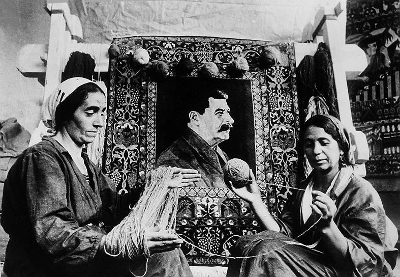  7 августа 1932 года по инициативе Сталина был принят знаменитый «закон о трех колосках», который предусматривал суровые меры наказания (вплоть до расстрела) за хищение колхозного и кооперативного имущества. В 1936 году в результате пересмотра 115  553 дел, применение закона по 91 546 случаям  (79%) было признано неверным, освобождению подлежали 37 425 осужденных 