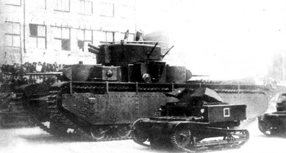 Стоимость танка Т-35 составляла 525 тыс. руб. (столько же стоили 9 легких танков БТ-5) 