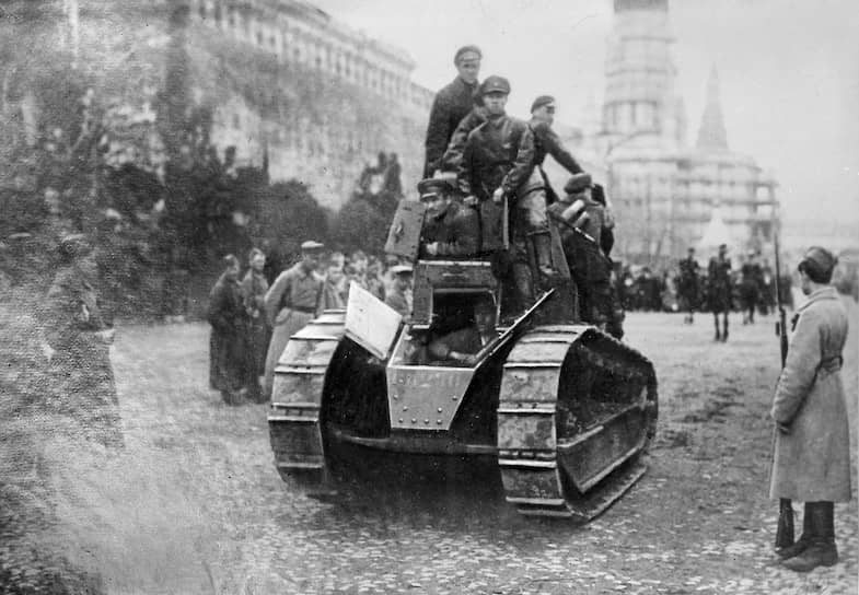 В 1920–1921 годах на нем собрали 15 боевых машин «Рено русский» (каждый стоил 36 тыс. руб.). Первый образец был назван «Борец за свободу товарищ Ленин» 