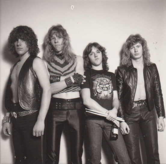 Metallica была основана в 1981 году гитаристом и вокалистом Джеймсом Хэтфилдом и барабанщиком Ларсом Ульрихом. По воспоминаниям музыкантов, Джеймс сначала пришел в ужас от манеры Ларса играть на барабанах — тот ломал палочки каждый раз при попытке что-либо сыграть. Название для группы было позаимствовано Ульрихом у Рона Куинтаны, когда тот попросил ударника придумать название для его нового журнала о метал-группах. Среди других вариантов были Metal Mania и Hesse  Слева направо: Рон Макговни, Джеймс Хэтфилд, Ларс Ульрих, Дейв Мастейн 