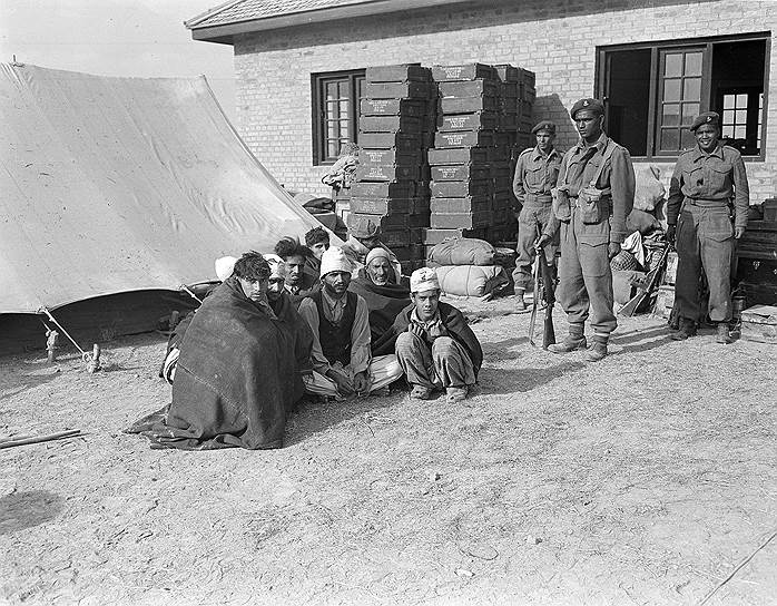 13 августа 1948 года ООН выпустила резолюцию, согласно которой Пакистан должен был вывести войска из Кашмира. Индии также предстояло отказаться от части военного присутствия в регионе. Перемирие вступило в силу с началом 1949 года: 65% территории Кашмира осталось под контролем Индии, около 35% удерживал Пакистан
