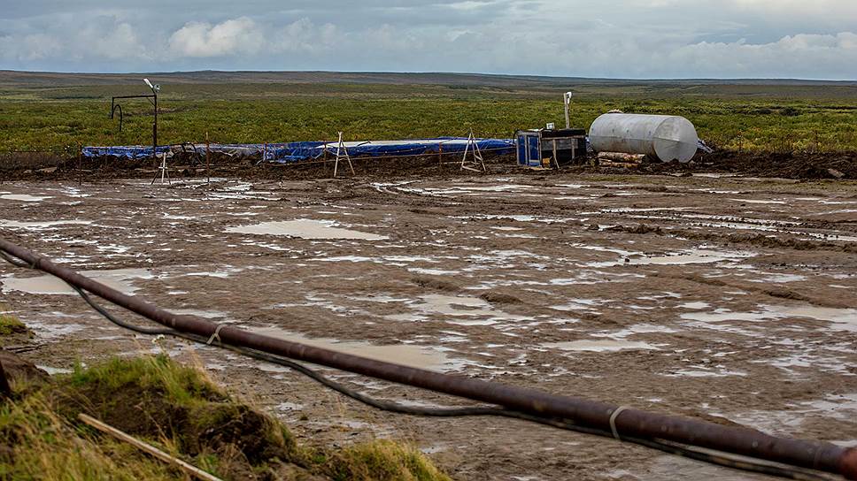 Мягкое хранилище солярки возле базы нефтяников 