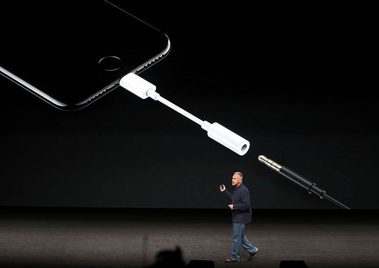 На фото: старший вице-президент по маркетингу корпорации Apple Филипп Шиллер