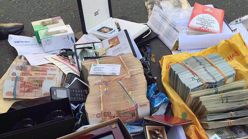 Изъятые при обысках у врио начальника антикоррупционного главка МВД Дмитрия Захарченко деньги