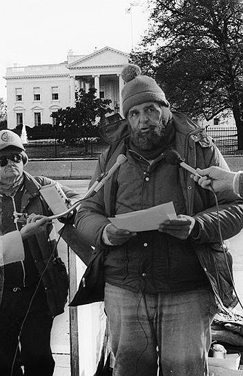 В США выходка профессора попала только в разделы курьезов и любопытных фактов. Секретная служба безопасности Белого дома не обратила внимания на старика, одетого в лохмотья, а президент Рейган даже не заметил его присутствия вблизи своего рабочего места. Первым из советских журналистов интервью у голодающего ученого взял Владимир Дунаев. Рассказ программы «Время» о «бородатом тучном дедушке с добрыми глазами, готовом принять мученическую смерть во имя человечества» стал первым из длиннющего ряда сюжетов и статей. Политобозреватели из СССР из статьи в статью повторяли слова Чарльза Хайдера о том, что с Рональдом Рейганом «разберется история»