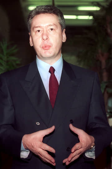 В 1982-1984 годах мэр Москвы Сергей Собянин был заведующим отдела комсомольских организаций Ленинского райкома ВЛКСМ Челябинска. Ранее был комсоргом цеха на Челябинском трубопрокатном заводе