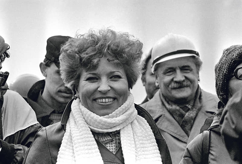 В 1972–1977 годах спикер Совета федерации Валентина Матвиенко была заведующей отделом, секретарем и первым секретарем Петроградского райкома ВЛКСМ. В 1977-1984 годах — вторым, а затем первым секретарем Ленинградского областного комитета организации. В 1984 году перешла на работу в Красногвардейский райком КПСС