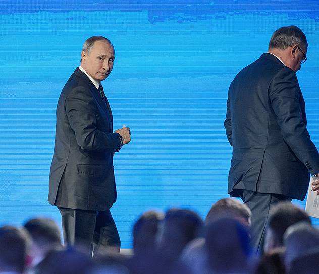 Россия позвала Владимира Путина, и он прекратил встречу с инвесторами 