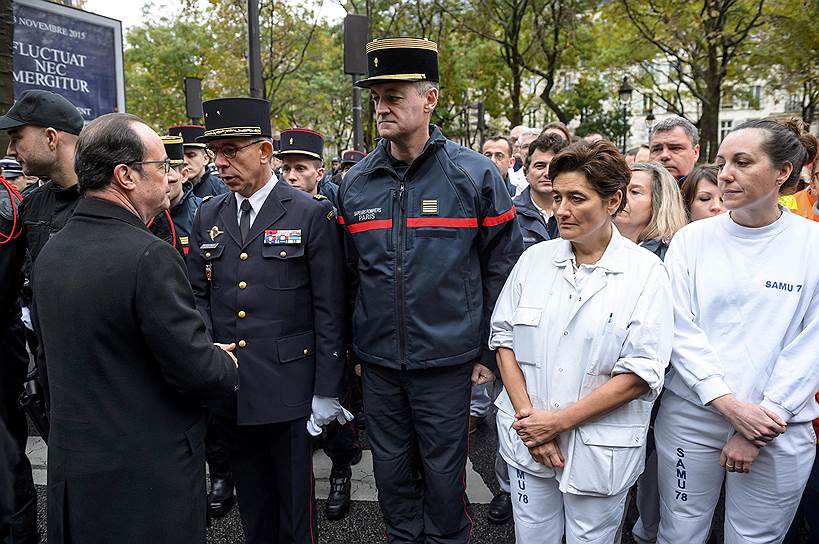Президент Франции Франсуа Олланд (слева) 