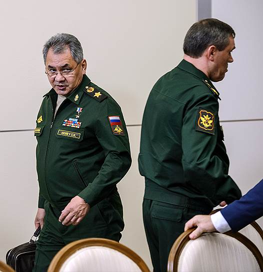 Министерство обороны в Сирии стреляет во все стороны с суши и с моря 