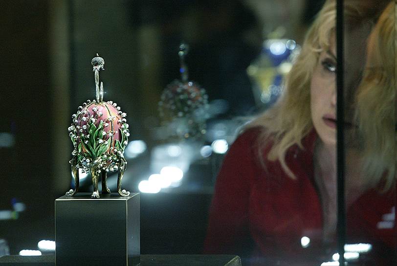 16 июня 2004 года шестеро нацболов попытались сорвать выставку «Фаберже. Утраченный и обретенный» в Московском Кремле. Они приковали себя наручниками к дверям и колоннам, выкрикивали лозунги «Царизм не пройдет» и разбрасывали антиправительственные листовки 