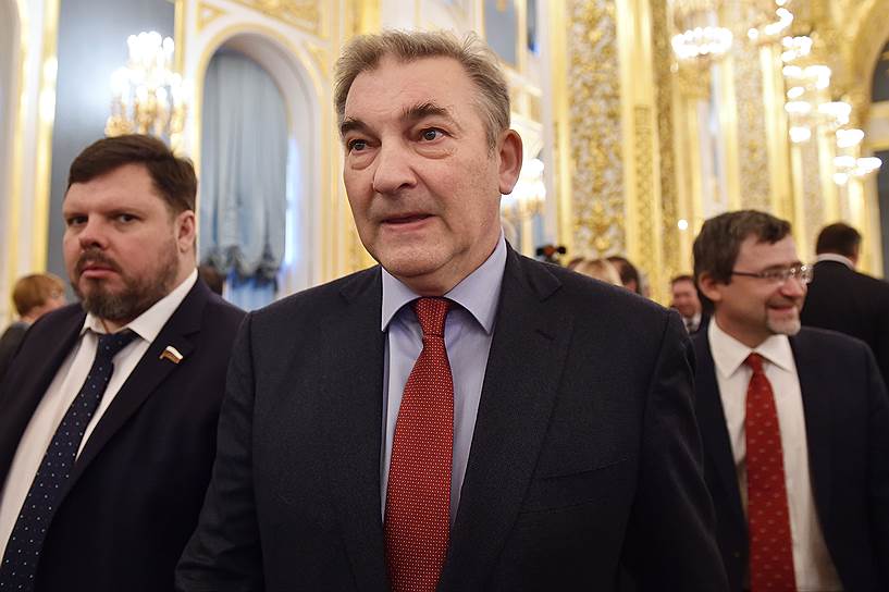 Депутат Госдумы Владислав Третьяк (в центре) и глава ВЦИОМа Валерий Федоров (справа) 