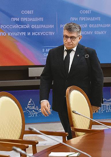 Режиссер Александр Сокуров так до конца, кажется, и не понял, на что несколько минут намекал ему президент Владимир Путин в Президентской библиотеке 