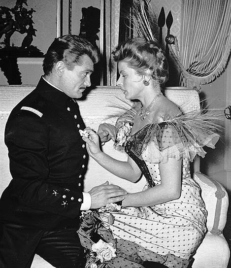 В середине 1950-х годов Маре стал одним из самых успешных актеров поколения, снимаясь в фильмах Жана Ренуара, Лукино Висконти, Абеля Ганса. Позднее всемирную славу, в том числе и в СССР, ему принесло исполнение главной роли в кинотрилогии о Фантомасе На фото: кадр из фильма Жана Ренуара «Елена и мужчины» (1956)