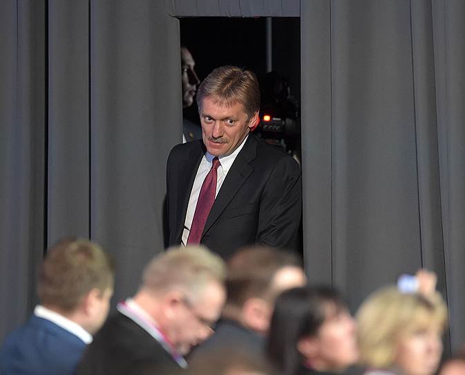 Пресс-секретарь президента России Дмитрий Песков перед началом ежегодной пресс-конференции Владимира Путина