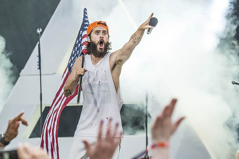 Группа 30 Seconds to Mars попала в Книгу рекордов Гиннеса, проведя самый длинный тур в поддержку одного альбома. Турне началось в феврале 2010 года, а закончилось в декабре 2011 года, участники выступили более 300 раз 